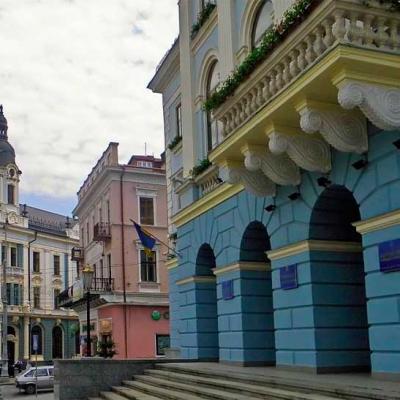 chernivtsi-tsentralna-ploshcha