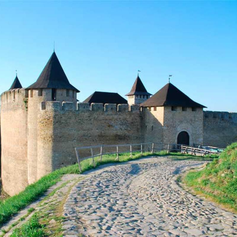 serednovichnyi-khotyn-2013