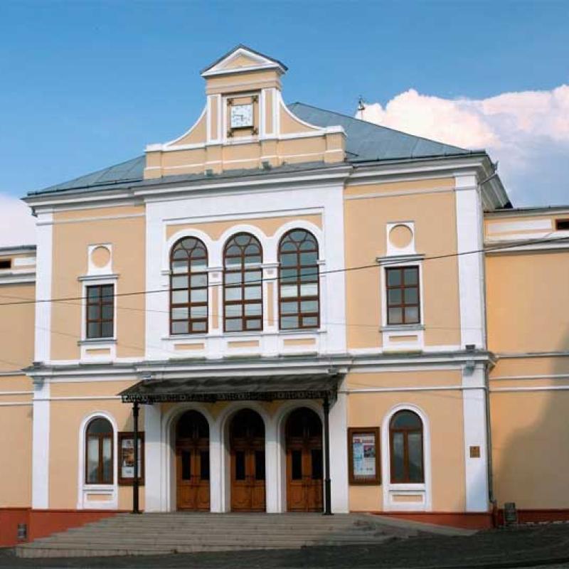 chernivtsi-ploshcha-filarmonii