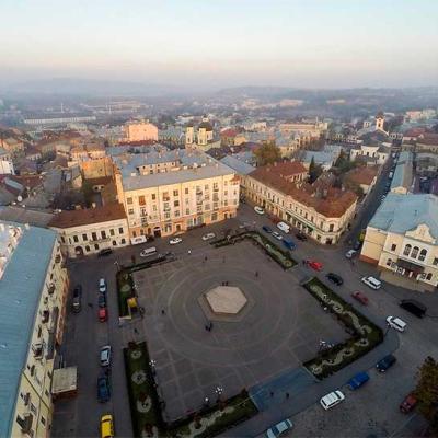 chernivtsi-ploshcha-filarmonii