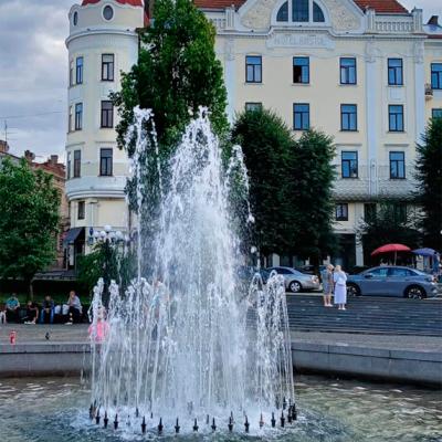 chernivtsi-ploshcha-filarmonii