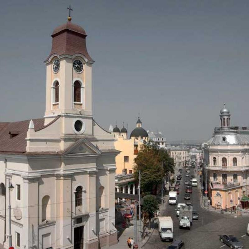 chernivtsi-ploshcha-filarmonii